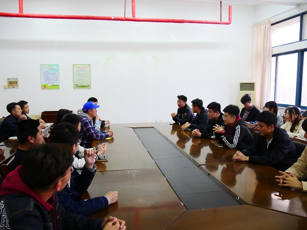 “交流共成长，共进谱新章”——文法系与机电系开展员工干部座谈会(3).JPG